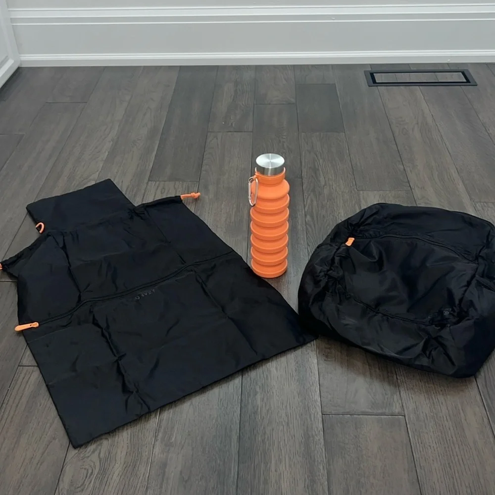 NWOT Bundle travel sack bag and backpack with compressible silicone water bottle